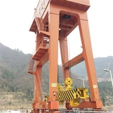 Ühesuunaline elektrijaama pukkkraana